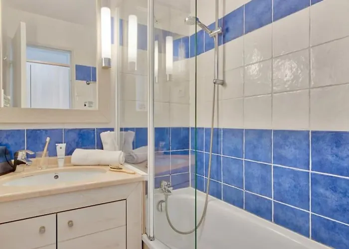 Apartment Superbe 50m De La En Bord De Hyères